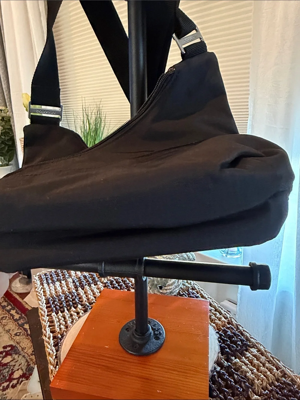Baggallini Black Nylon Hobo Crossbody Organizer Travel Bag NWOT